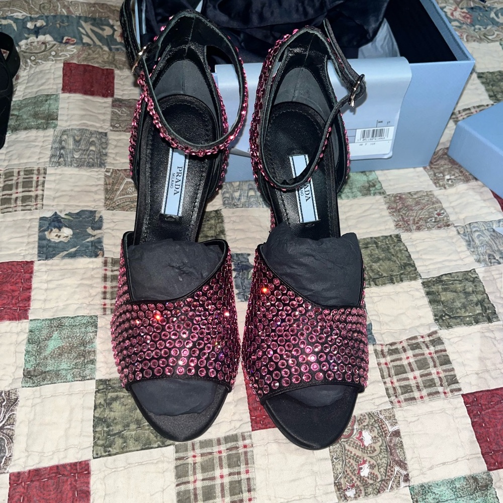 New pink Prada heels never been worn